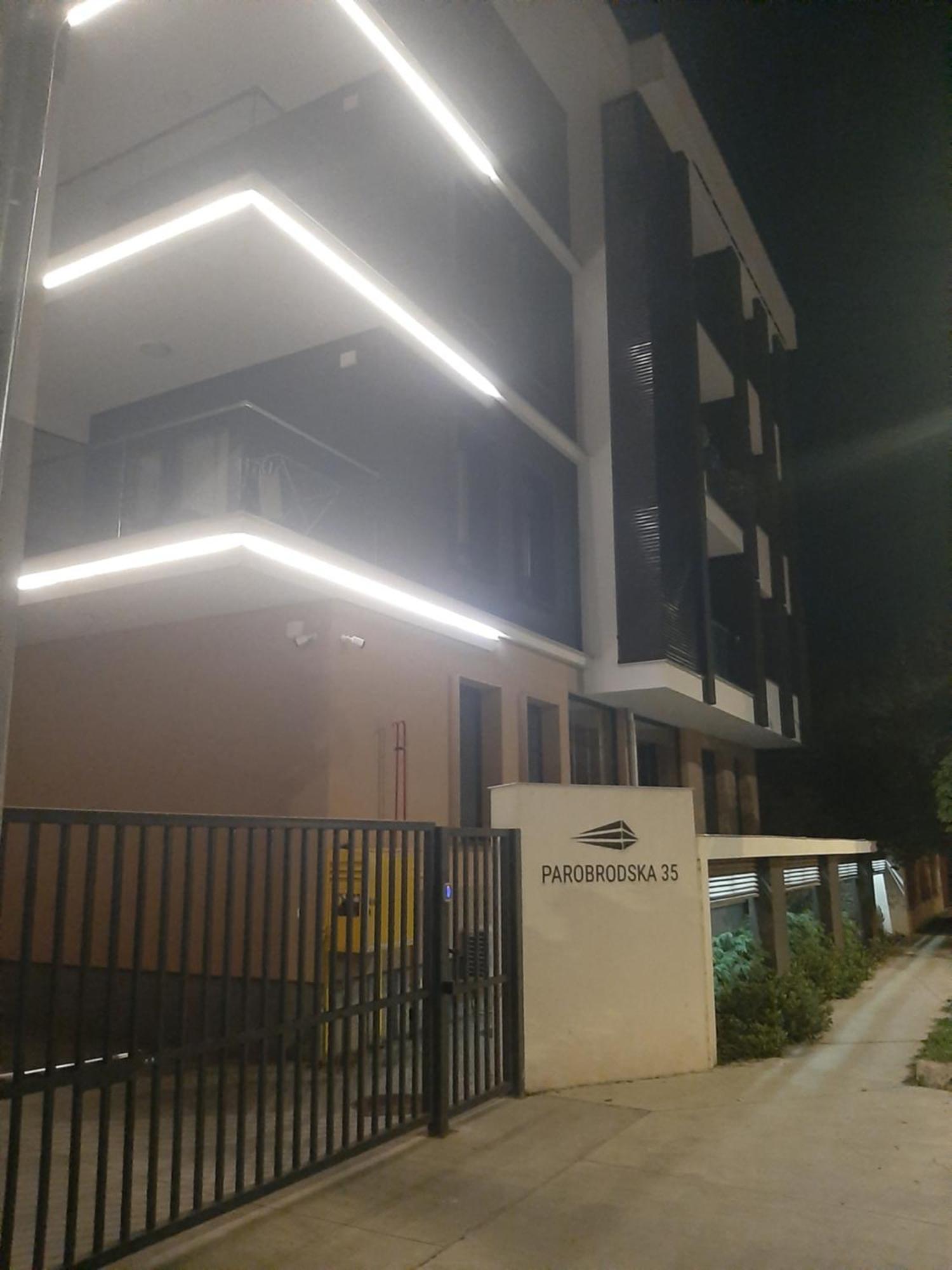 Apartman Viaggio スレムスカ・ミトロヴィツァ エクステリア 写真
